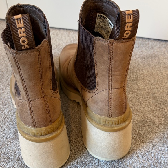 Women’s Hi Line SOREL boots - Picture 2 of 5